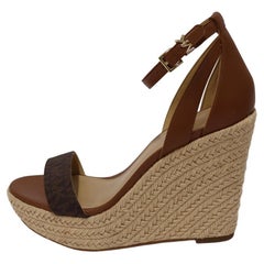 Michael Kors Kimberly Logo und Leder Keilsandalen Größe US 7,5