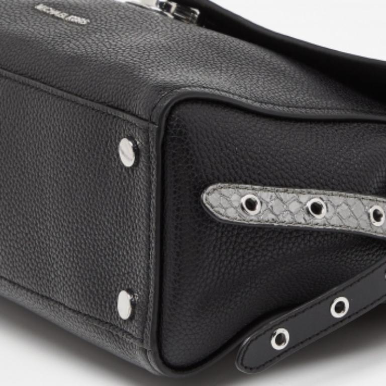 Michael Kors - Sac à main moyen Bristol en cuir et peau de serpent gaufrée Bon état - En vente à Dubai, Al Qouz 2