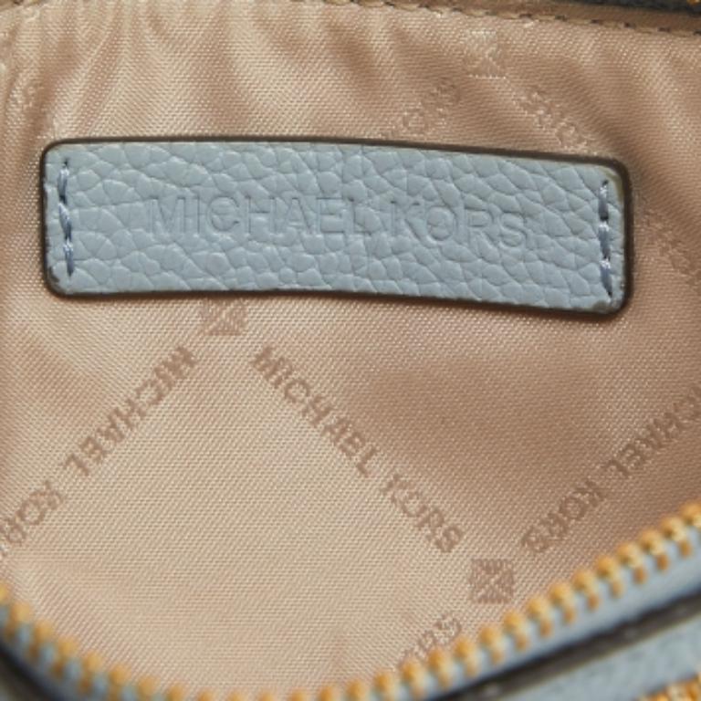 Michael Kors Karson Slim Card Case en cuir bleu clair découpé au laser Bon état - En vente à Dubai, Al Qouz 2