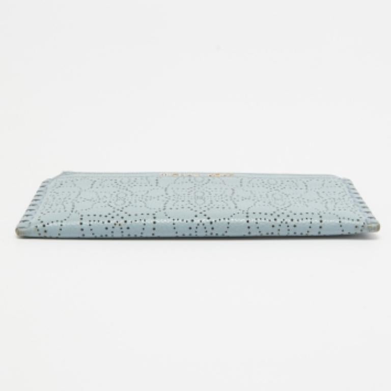 Michael Kors Karson Slim Card Case en cuir bleu clair découpé au laser Pour femmes en vente