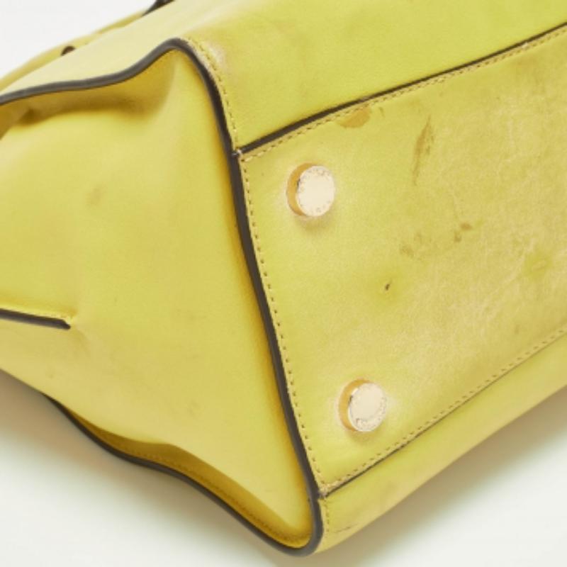 Michael Kors Tote Hamilton de piel verde lima en Bastante bueno estado para la venta en Dubai, Al Qouz 2