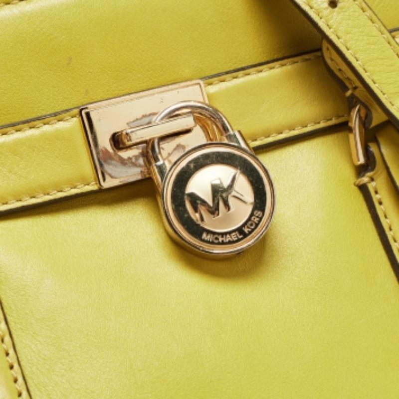 Michael Kors Tote Hamilton de piel verde lima en venta 4