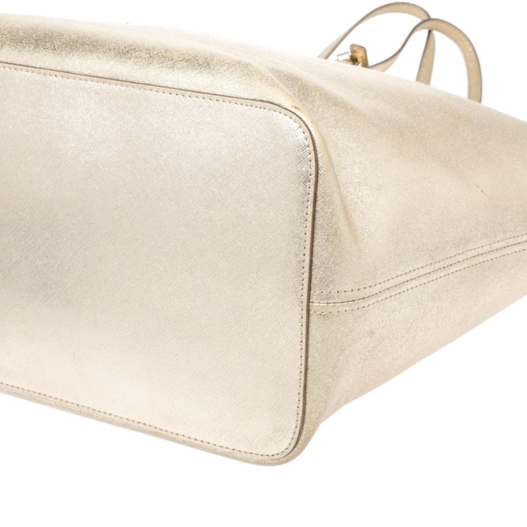 Michael Kors Metallic Gold Leather Jet Set Tote In Good Condition For Sale In Dubai, Al Qouz 2