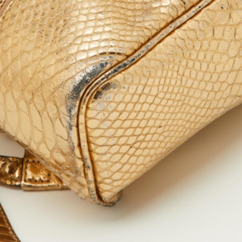Michael Kors Zaino Rhea piccolo in pelle goffrata pitonata oro metallizzato In condizioni discrete in vendita a Dubai, Al Qouz 2