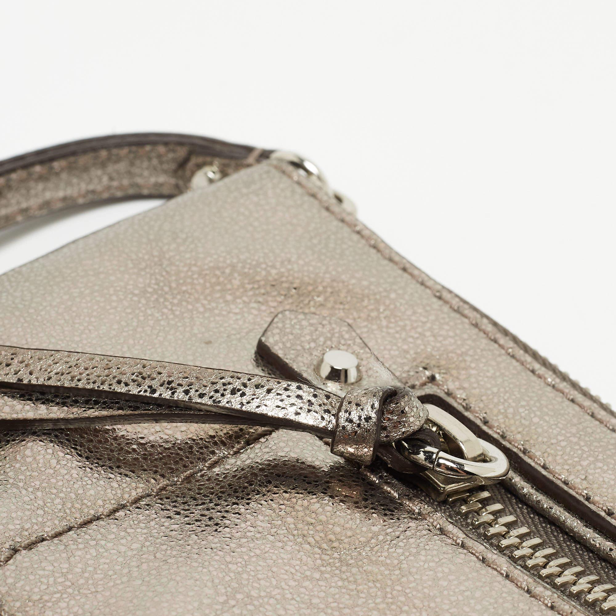 Michael Kors Pochette da polso Fallon in pelle grigia metallizzata in vendita 2