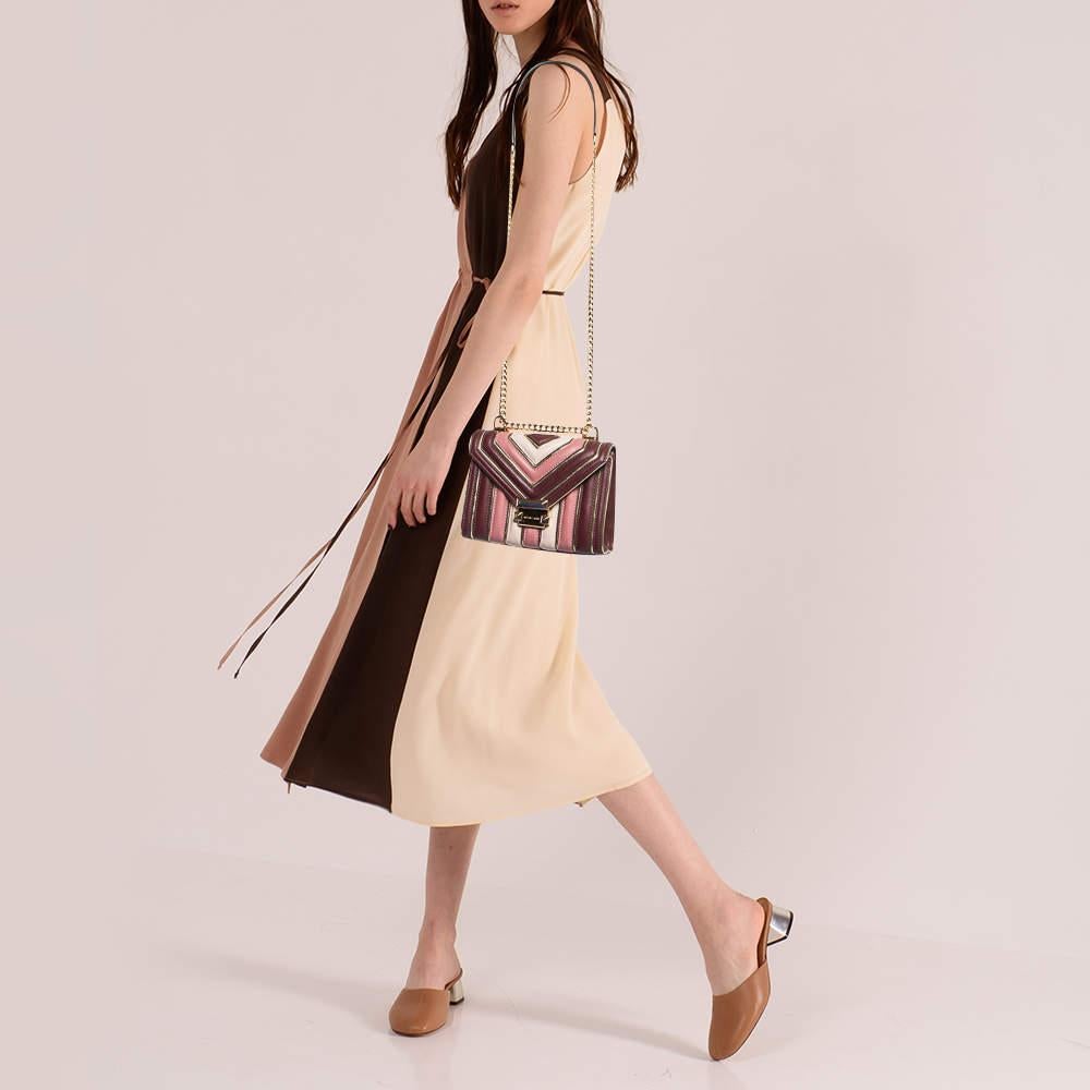 Beautified with gold-tone accents and a structured silhouette, this Michael Kors Whitney bag is an ideal option for your next party outing. It comes crafted from quilted leather and exhibits the brand signature on the front, a chain-leather shoulder