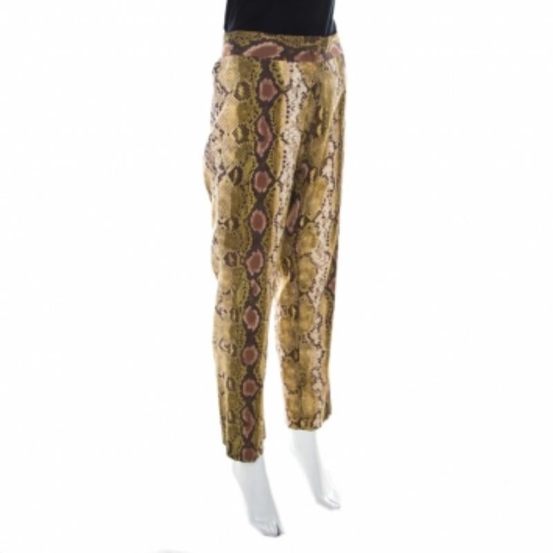 Estos pantalones de Michael Michael Kors serán sin duda un complemento increíble para tu colección. Están hechos de una mezcla de lino y presentan una silueta de corte recto y un estampado de piel de serpiente por toda la prenda.