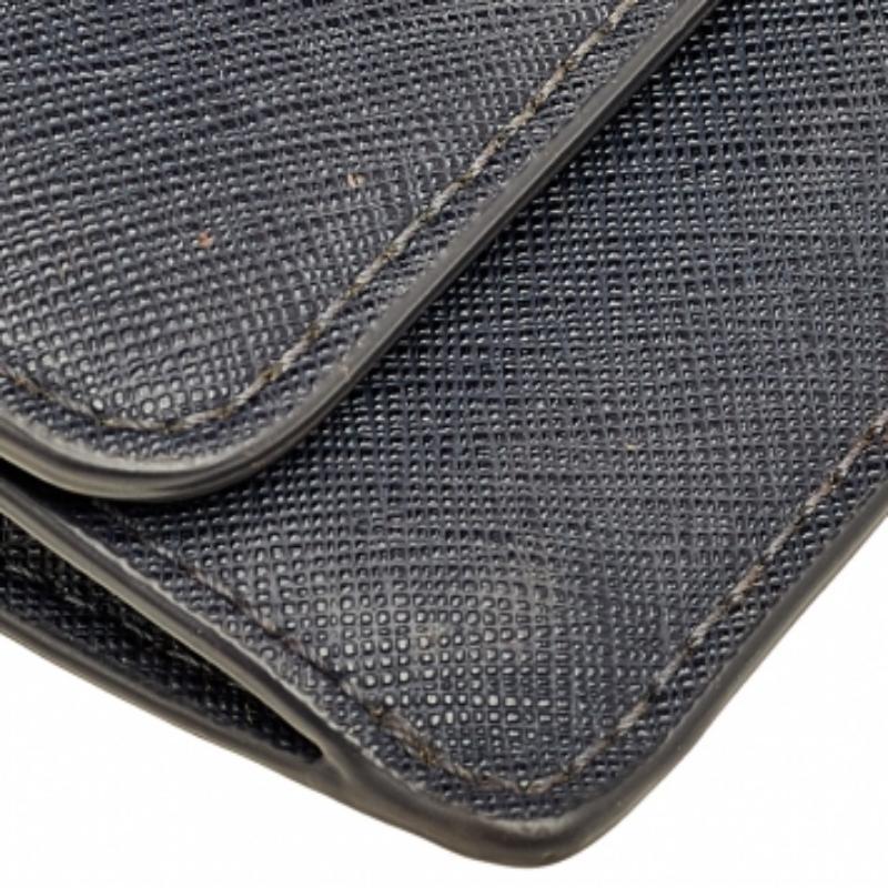 Michael Kors Cartera plana de viaje Jet Set de piel saffiano azul marino en Bueno estado para la venta en Dubai, Al Qouz 2