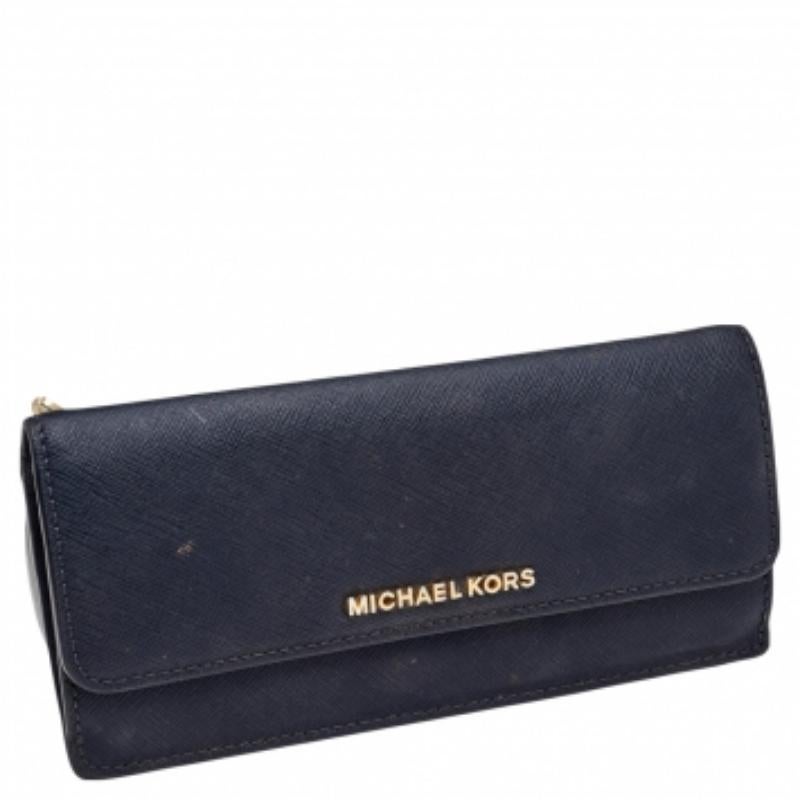 Michael Kors Cartera plana de viaje Jet Set de piel saffiano azul marino en venta 1