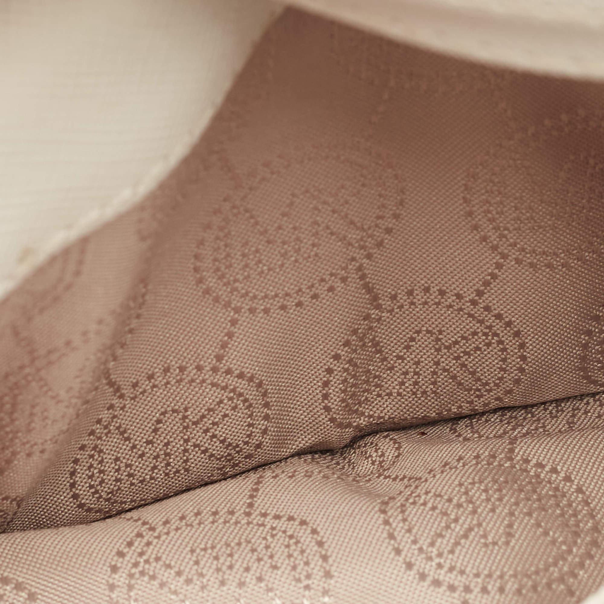Michael Kors - Portefeuille continental à rabat en toile enduite Signature blanc cassé en vente 3