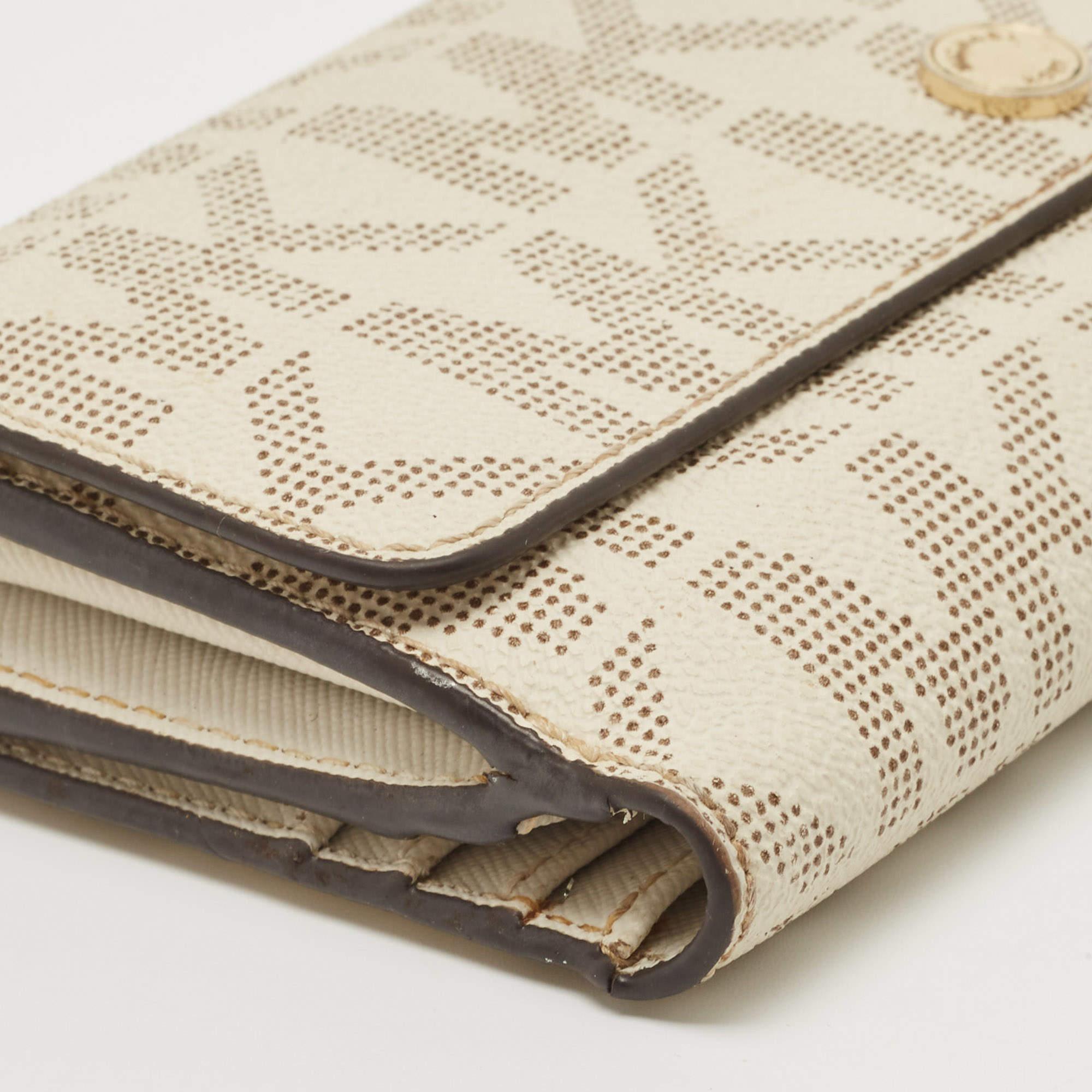Michael Kors - Portefeuille continental à rabat en toile enduite Signature blanc cassé en vente 4
