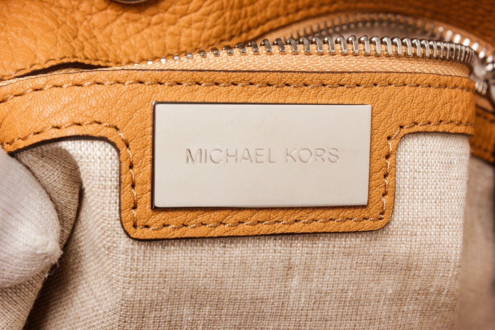 Michael Kors Orange Leather Hutton Clutch Bag In Good Condition In Irvine, CA