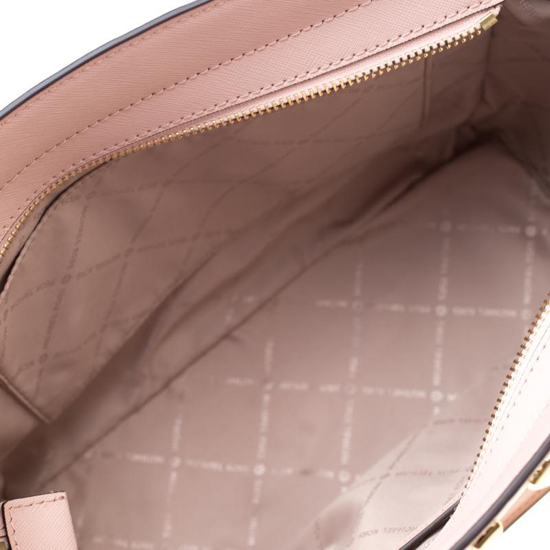 Michael Kors - Sac cabas Selma clouté en cuir rose pâle 4