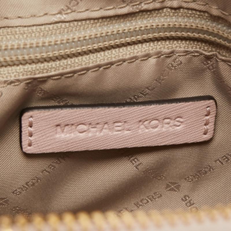 Michael Kors sac à bandoulière emmy en cuir rose en vente 2