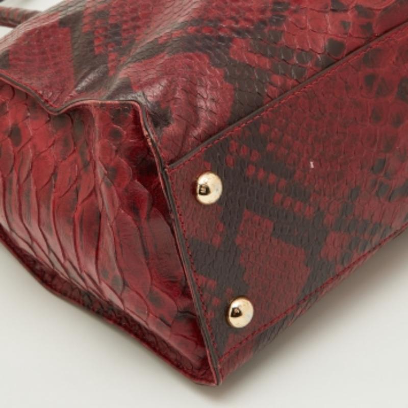 Marrone Michael Kors Tote grande in pelle goffrata di pitone rosso/nero Hamilton North South in vendita