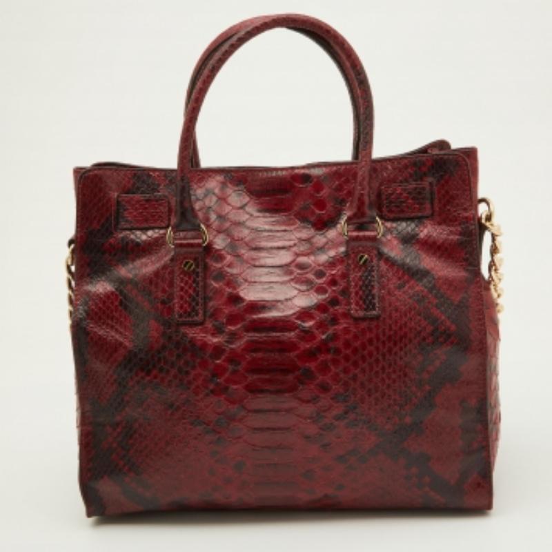 Michael Kors Tote grande in pelle goffrata di pitone rosso/nero Hamilton North South in vendita 3