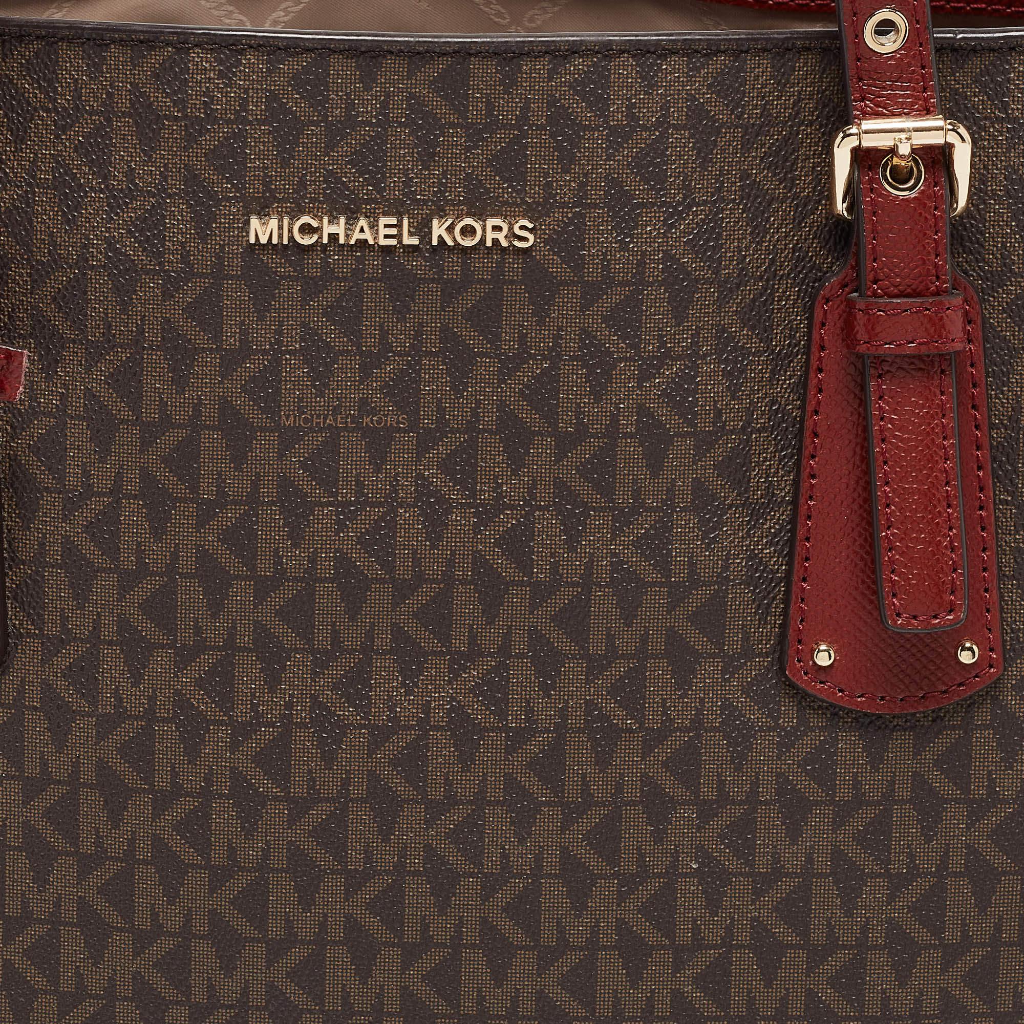 De las mujeres Bolso Voyager Este-Oeste de Michael Kors en lona revestida y piel, rojo/marrón y con firma