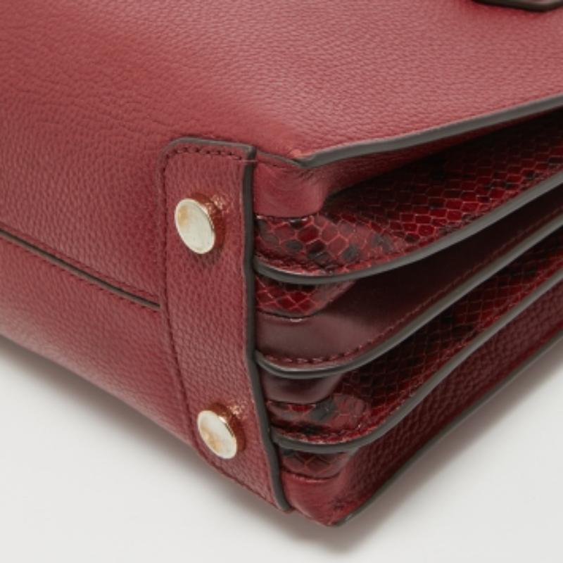 Michael Kors - Petit fourre-tout Mercer en cuir rouge/brungundy en vente 2