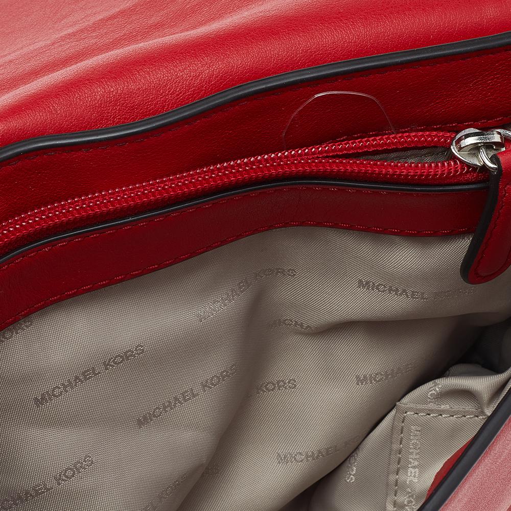 Michael Kors Red Leather Piper Flap Shoulder Bag In Good Condition For Sale In Dubai, Al Qouz 2