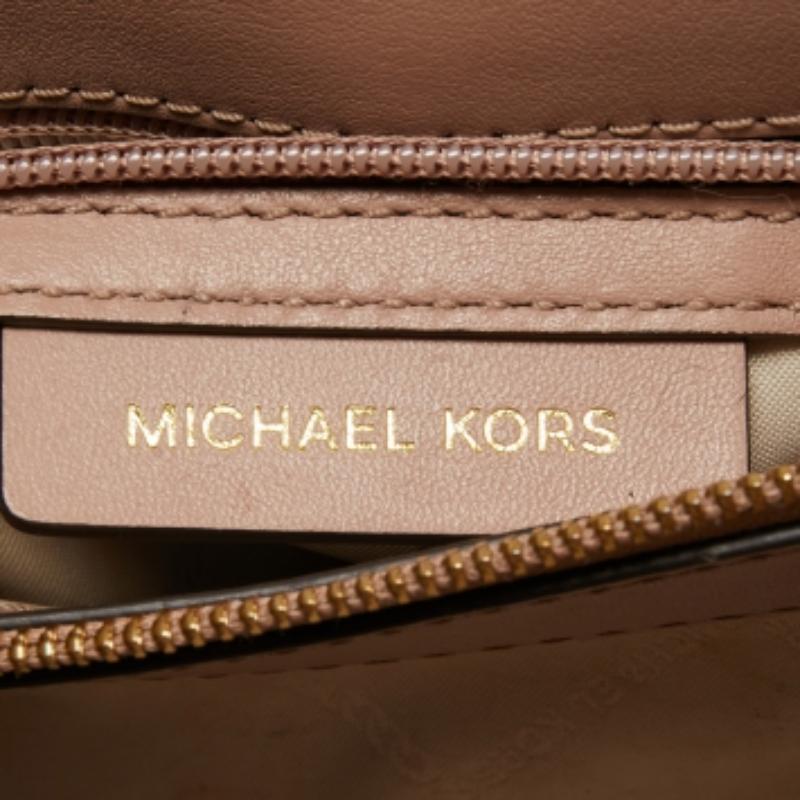Michael Kors firma la borsa a tracolla grande Whitney in tela rivestita e pelle in vendita 5
