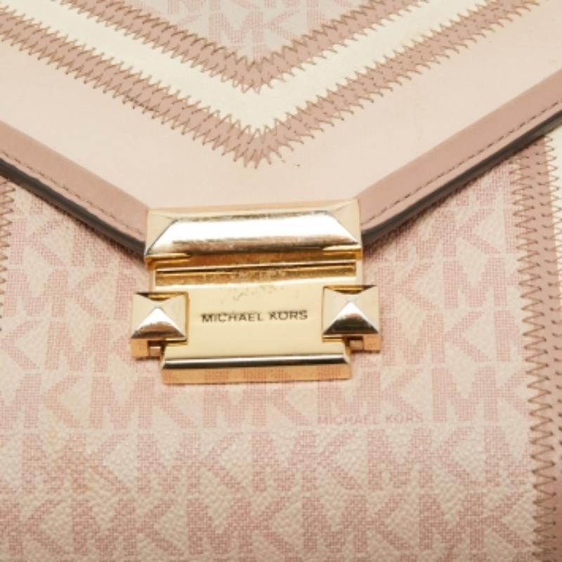 Michael Kors firma la borsa a tracolla grande Whitney in tela rivestita e pelle in vendita 1