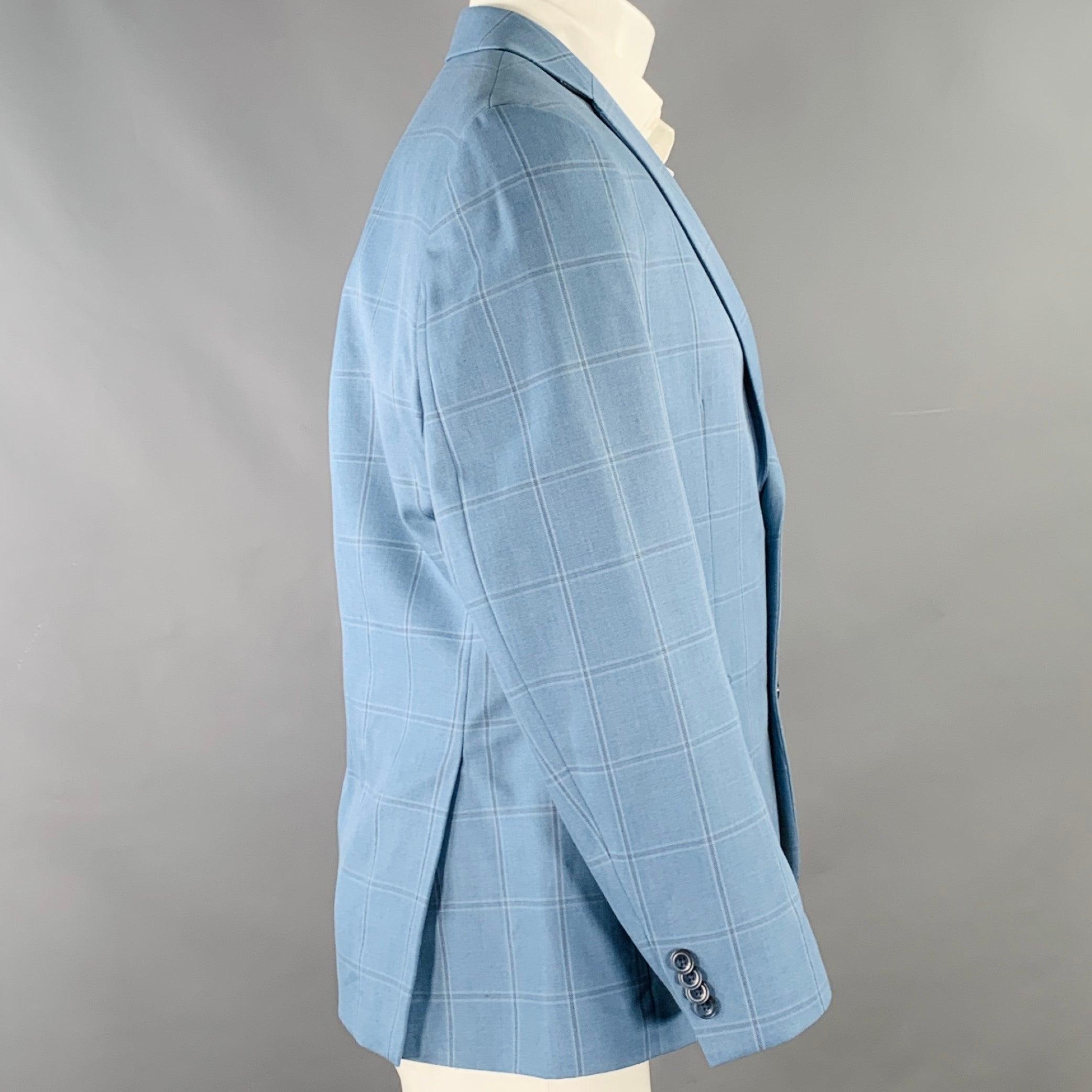 Abrigo sport MICHAEL KORS
en tejido azul de mezcla de poliéster, con estampado de cristales, solapa de muesca, doble abertura en la espalda y cierre con doble botón. Excelente estado de conservación. 

Marcado:   40S 

Medidas: 
 
Hombro 17,5