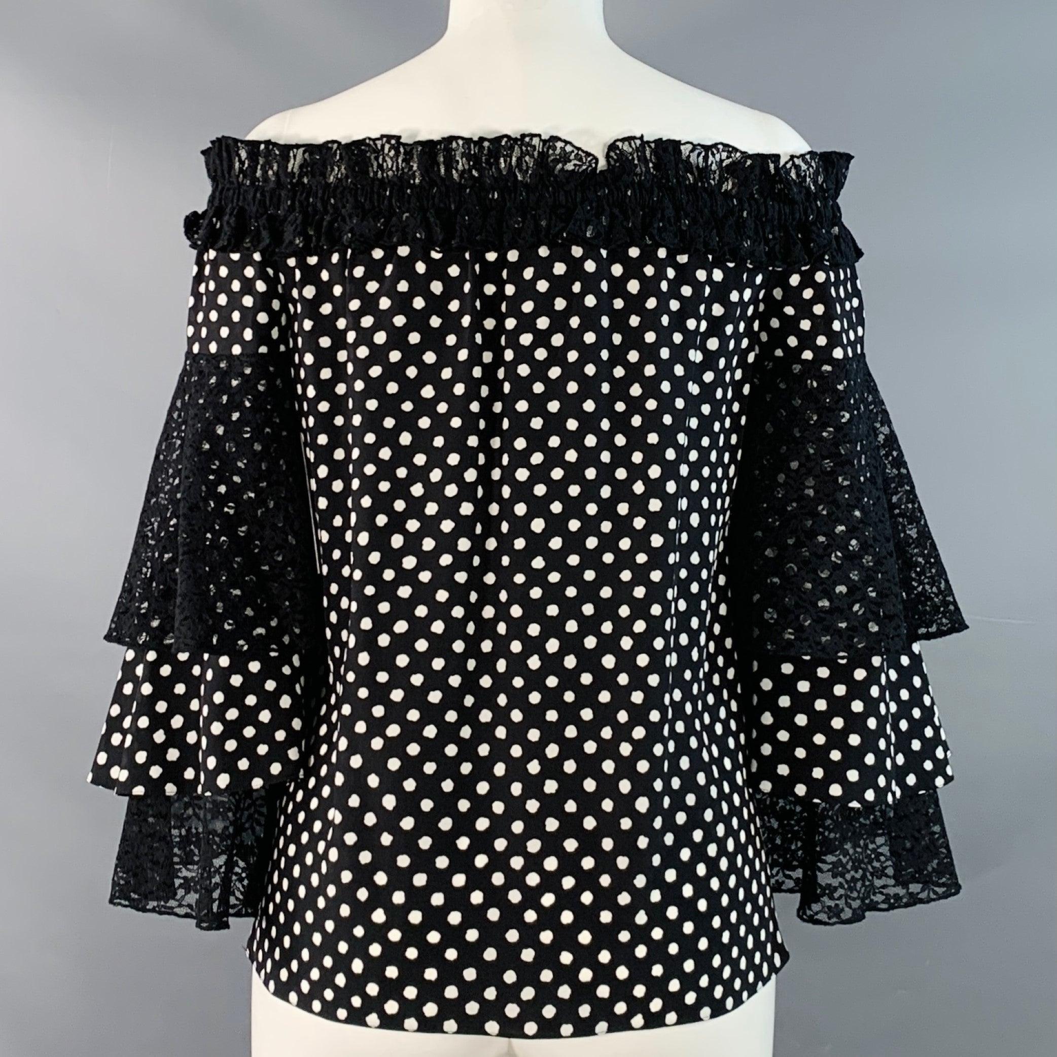 Nero Michael Kors Taglia XS Camicetta off-shoulder con maniche a strati in seta bianca e nera Dot Dot in vendita