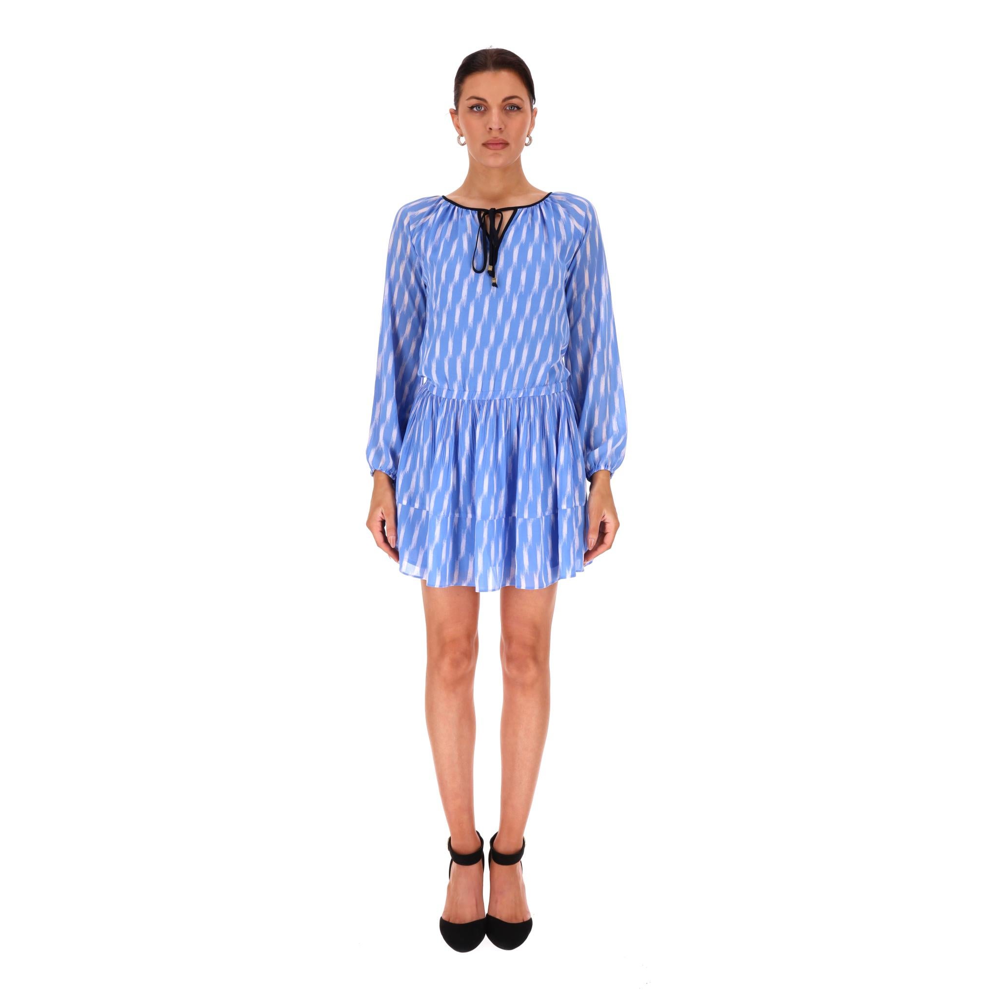 Michael Kors Smock Mini Dress

Blue dress designed with white pattern and round, self-tie detailed neckline.

Featuring elasticated cuffs and pleated mini skirt.

Rrp Approx. £300

Size – S

Condition – Very Good

Composition – 100% Polyester