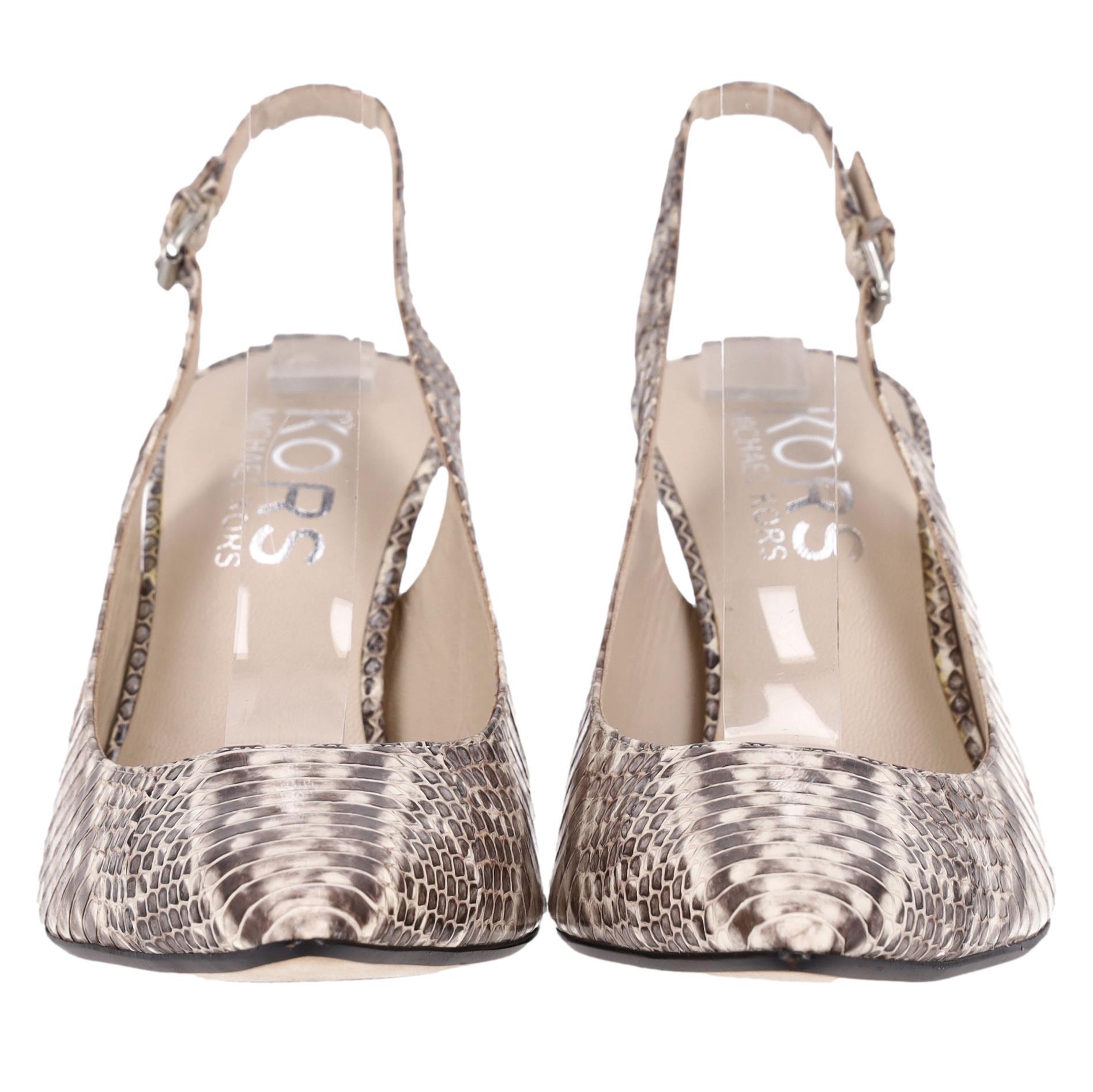 Michael Kors - Décolleté in pelle con serpente in rilievo

Tacchi con motivo a pelle di serpente marrone, grigio e bianco realizzati in pelle.

Caratterizzate da un design slingback con punta a punta e tacco a spillo.

Prezzo di listino circa 200