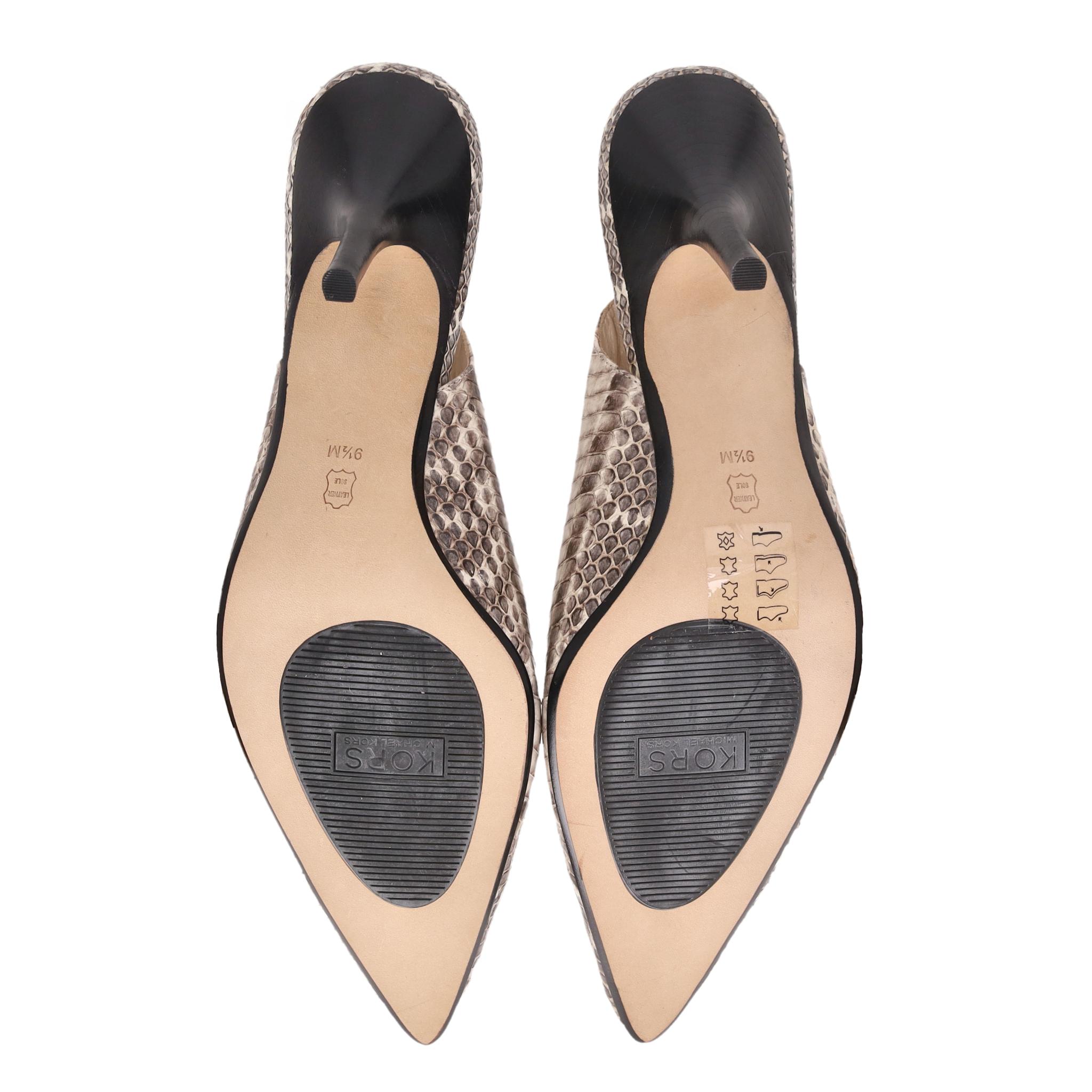 Donna Michael Kors - Décolleté in pelle con serpente in rilievo in vendita