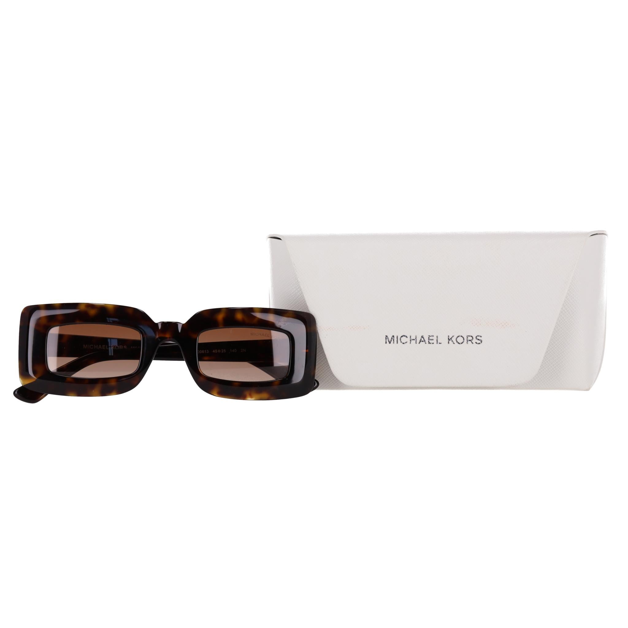 Michael Kors St. Tropez Tortoise Sunglasses

Rectangle-shaped brown tortoiseshell sunglasses designed with thick frames and light brown lenses.

Detailed with 'Michael Kors' signature in gold to the arms.

Rrp Approx. £150

Size – One
