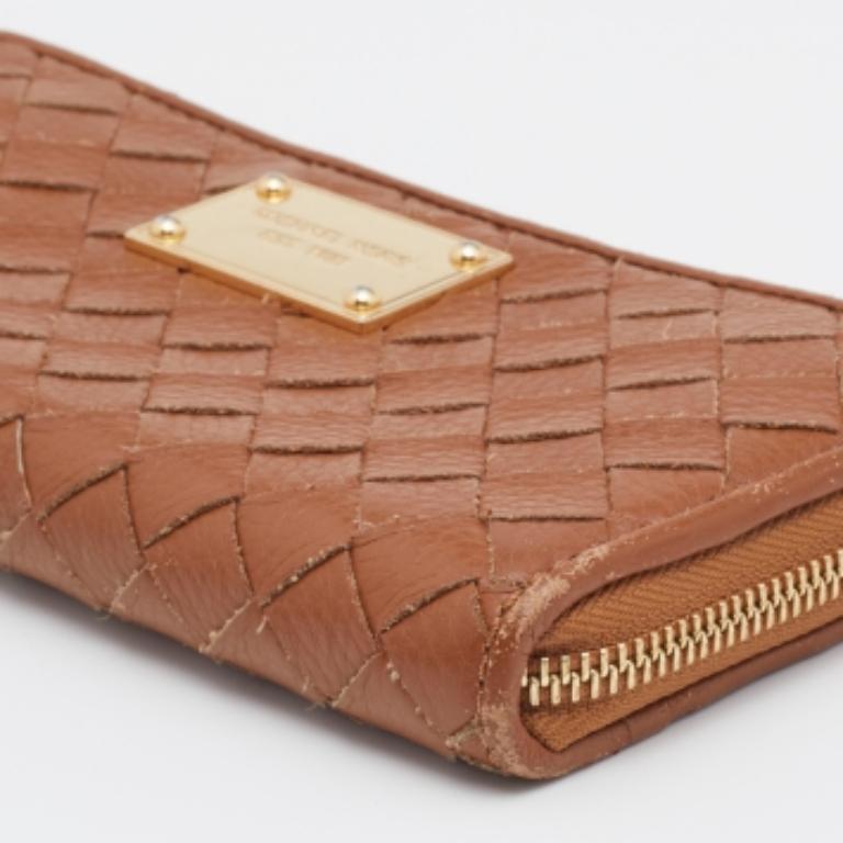 Michael Kors Portefeuille zippé en cuir fauve en vente 5