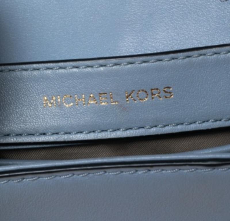 Michael Kors - Mini sac Whitney à poignée en cuir bleu bicolore État moyen - En vente à Dubai, Al Qouz 2