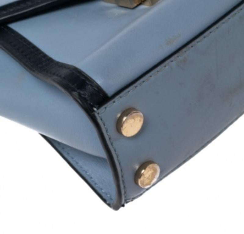 Michael Kors - Mini sac Whitney à poignée en cuir bleu bicolore en vente 1