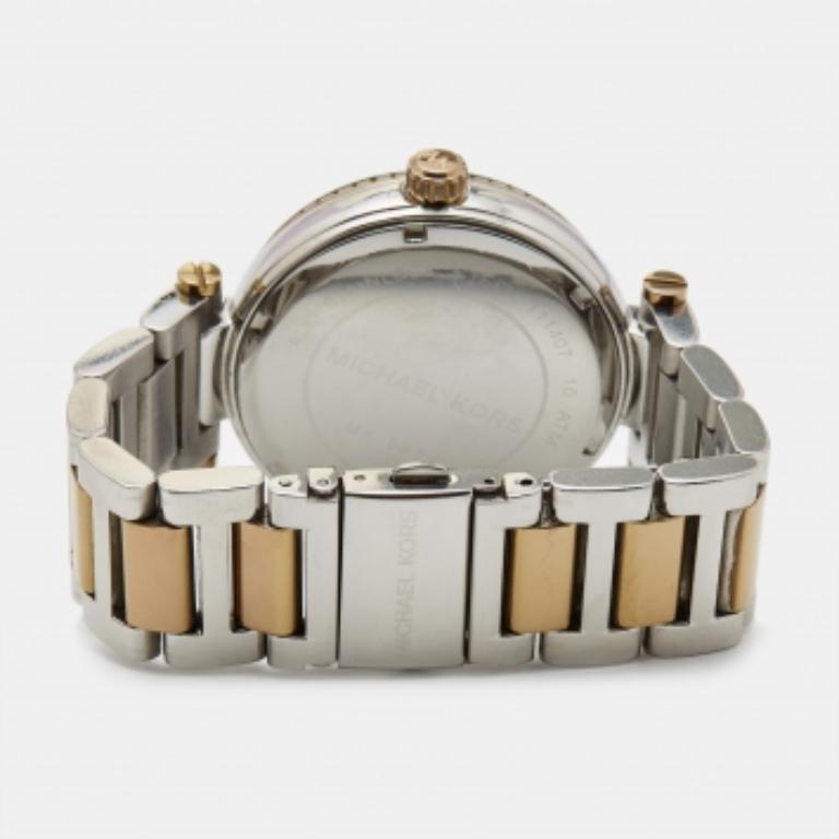 Una silueta atemporal fabricada con materiales de alta calidad y repleta de precisión y lujo hace de este reloj de pulsera Michael Kors la elección perfecta para dar un acabado sofisticado a cualquier look. Es una gran creación para elevar la