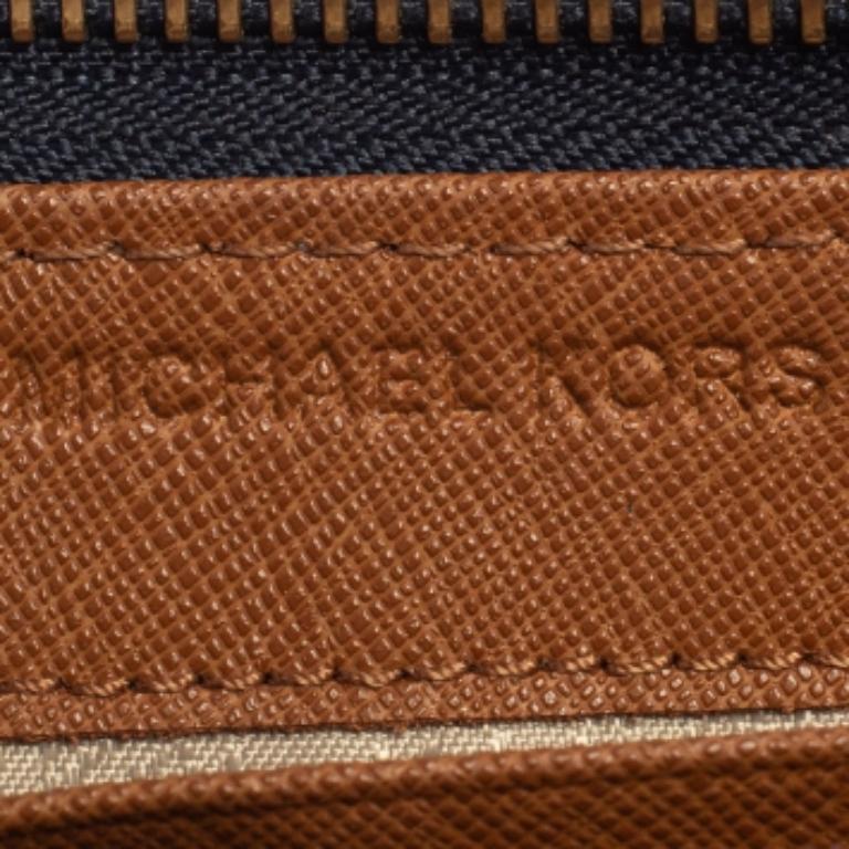 Michael Kors White/Blue Leather Jet Set Zip Around Wallet For Sale 4