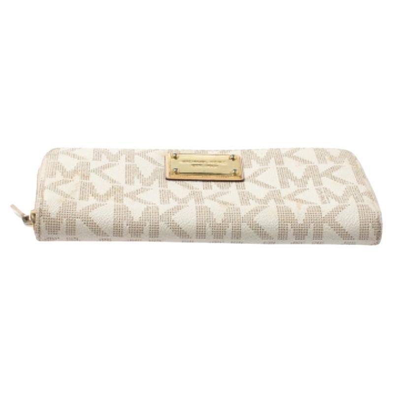 This wallet is a suave creation from the extraordinary house of Michael Kors. Store your essentials effortlessly in this sturdy monogram coated canvas wallet. A subtle yet catchy white shade characterizes this fine wallet.