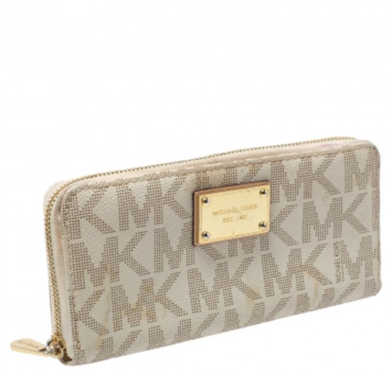 Michael Kors White Monogram Coated Canvas Zip Around Wallet In Fair Condition For Sale In Dubai, Al Qouz 2