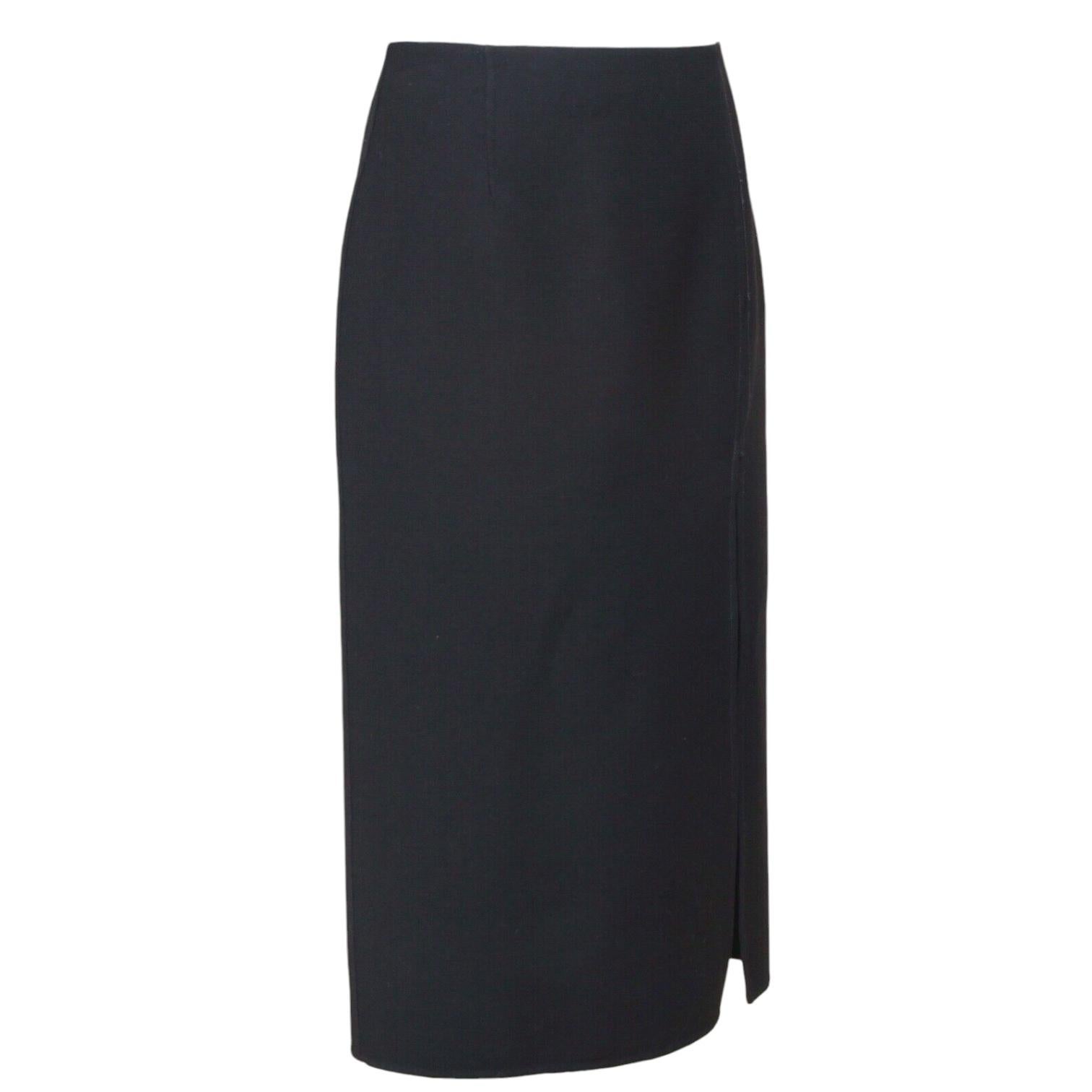 GUARANTEED AUTHENTIC MICHAEL KORS MADE IN ITALY BLACK WOOL PENCIL SKIRT

Details:
• Black wool straight pencil style skirt.
• Front slit.
• Concealed side zipper.
• Unlined.

Fabric: 100% Wool

Size: 4

Measurements (Approximate Laid Flat):
• Waist,