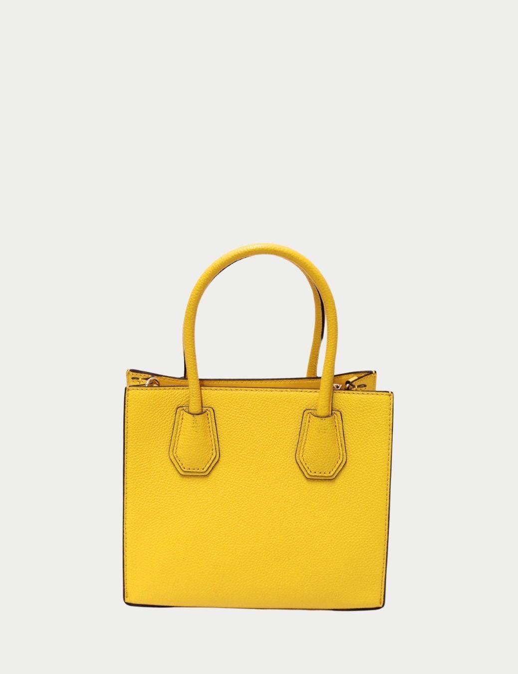 Michael Kors Gelbe Mercer Ledertasche mit Blumenverzierung

Leuchtend, kühn und mit schönen Details - diese Michael Kors Mercer Tote in leuchtendem Gelb verleiht dem Luxus eine verspielte Note. Sie ist aus gekörntem Leder gefertigt und mit zarten