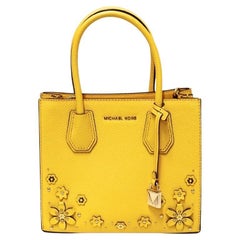 Michael Kors - Fourre-tout en cuir Mercer orné de fleurs jaunes