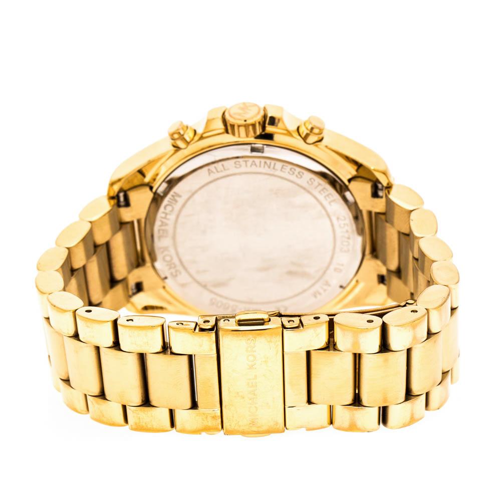 Set to shine on your wrist, this Michael Kors watch comes in a delighting gathering of the finest features. It has been wonderfully crafted from gold-plated steel and designed with a smooth bezel. The yellow dial has Roman numeral and index hour