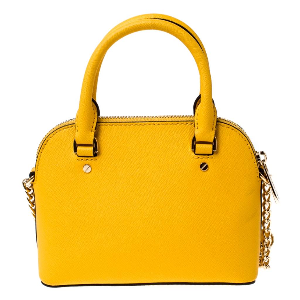 You are going to love owning this Emmy Cindy from Michael Kors as it is well-made and brimming with luxury. The bag has been crafted from leather and shaped beautifully. It has a well-sized fabric interior with a zip pocket and it is held by two top