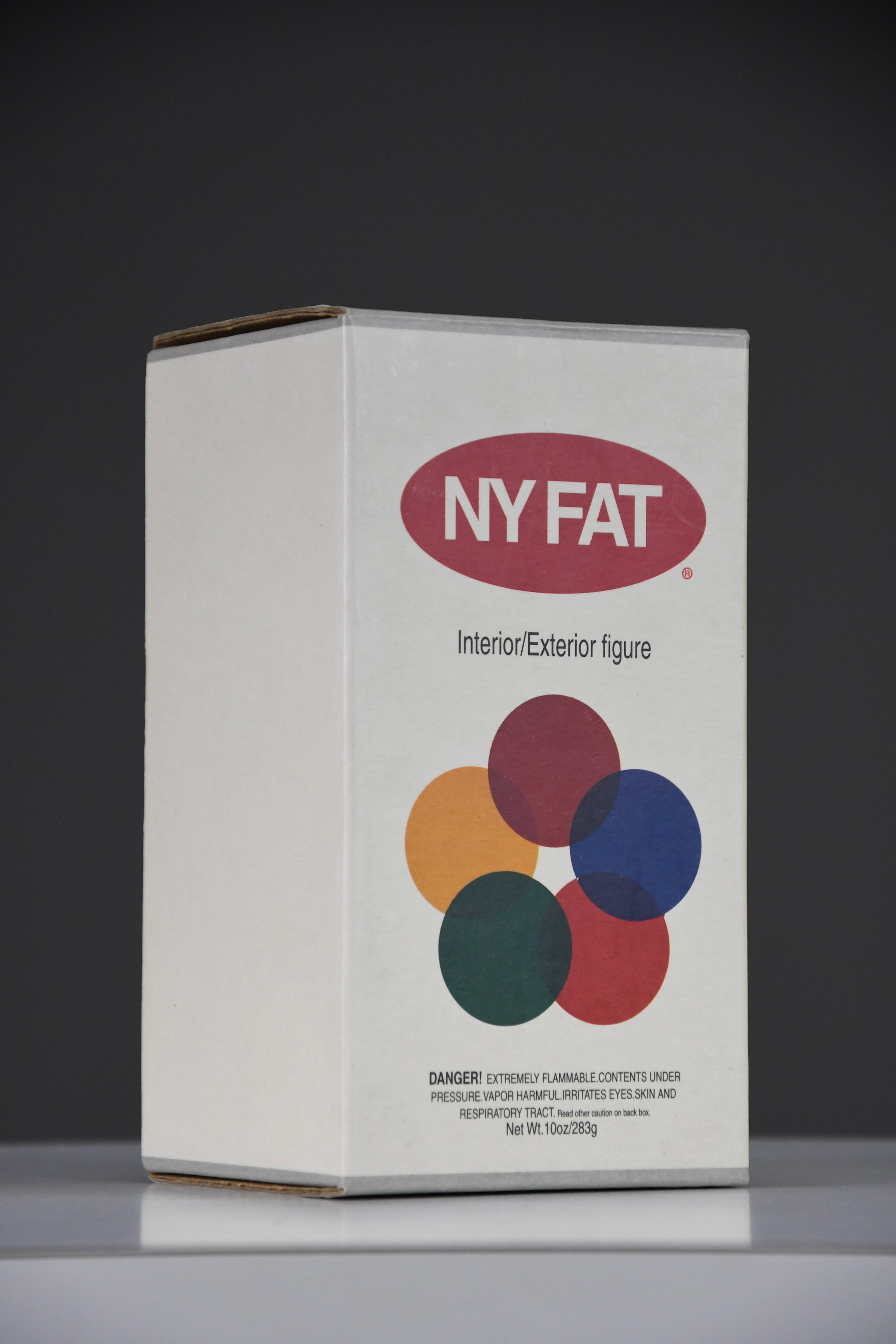 Michael Lau “NY FAT Gardener London” – Urban Vinyl Art Toy (2003)

Designer: Michael Lau

Released by: Crazy Smiles, 2003

Height: 14 cm / 5.5 inches

Includes: 2 Crylon NY Fat spray cans, original packaging

Condition: Excellent – stored away from