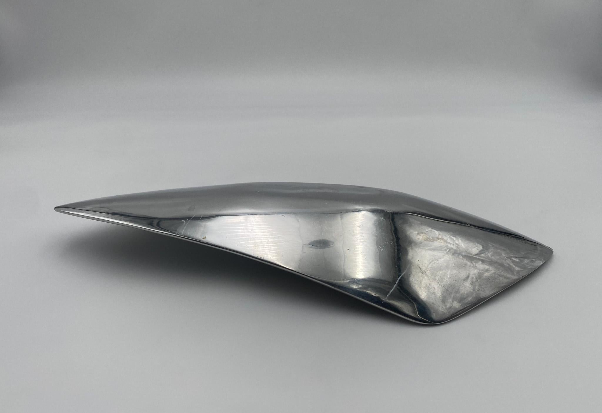 Bol sculptural en aluminium poli pour la vaisselle Michael Lax, années 1980  en vente 3