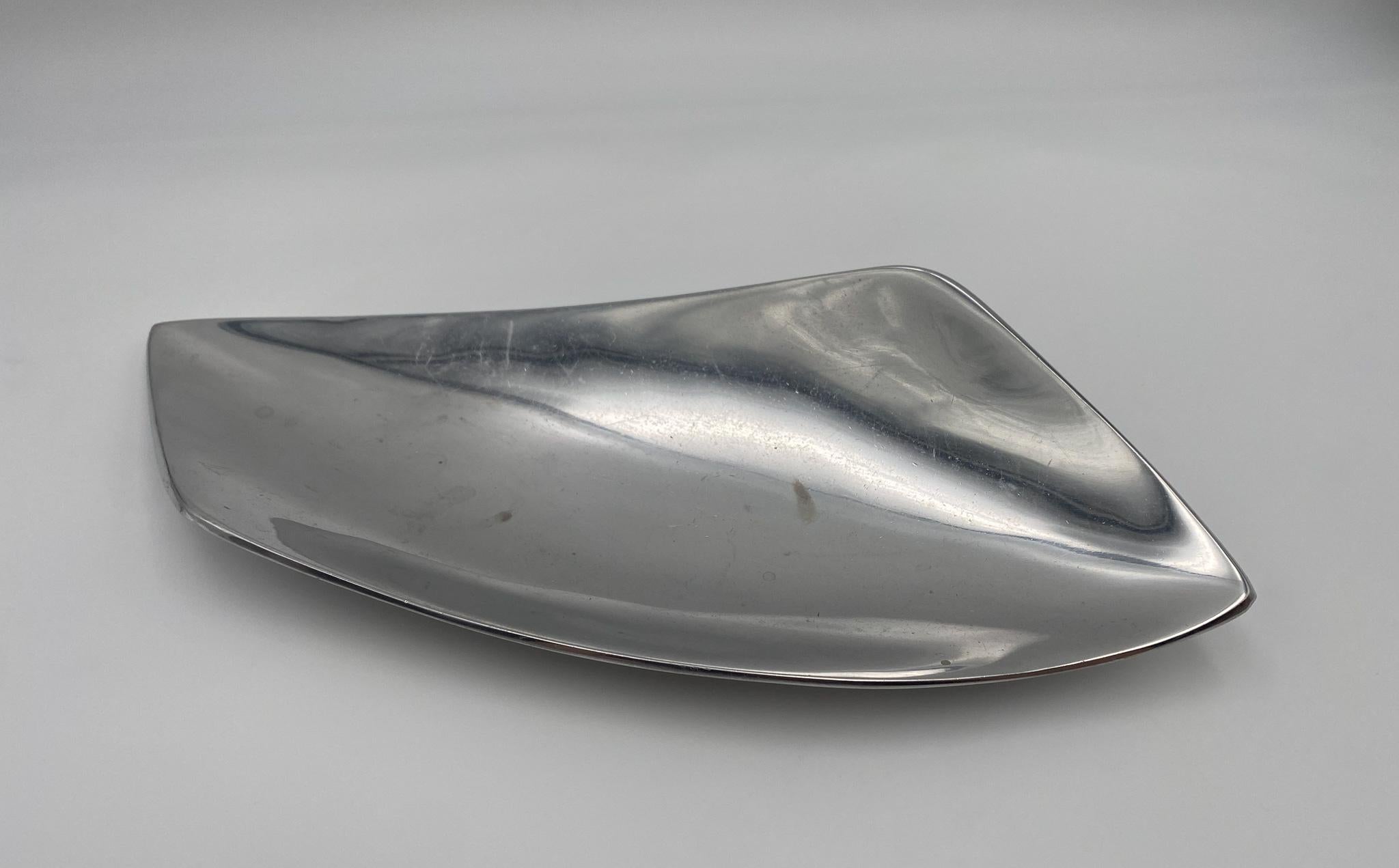 Bol sculptural en aluminium poli pour la vaisselle Michael Lax, années 1980  en vente 2