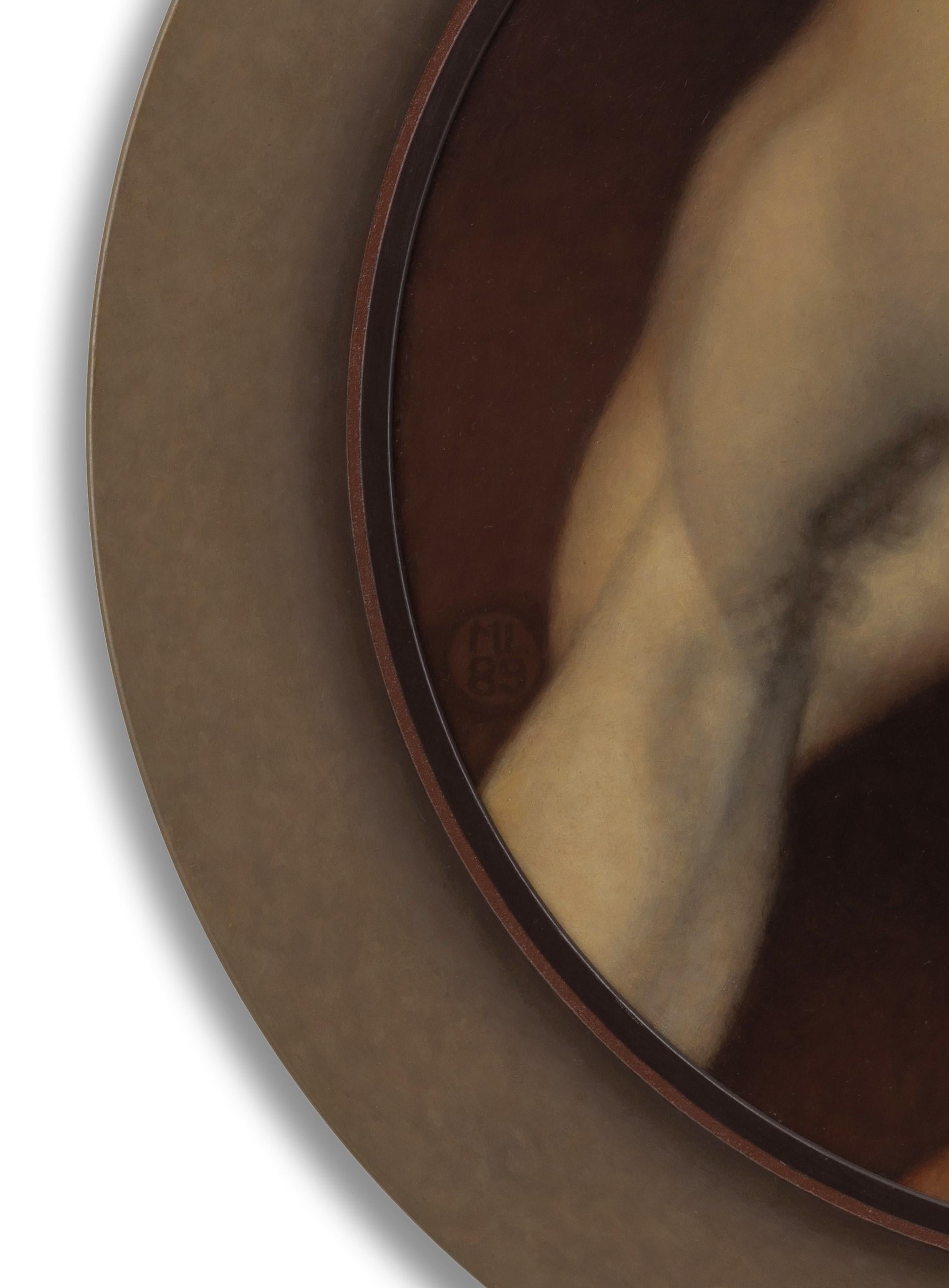 Der Mann, der nach unten greift: Tondo (Braun), Figurative Painting, von Michael Leonard