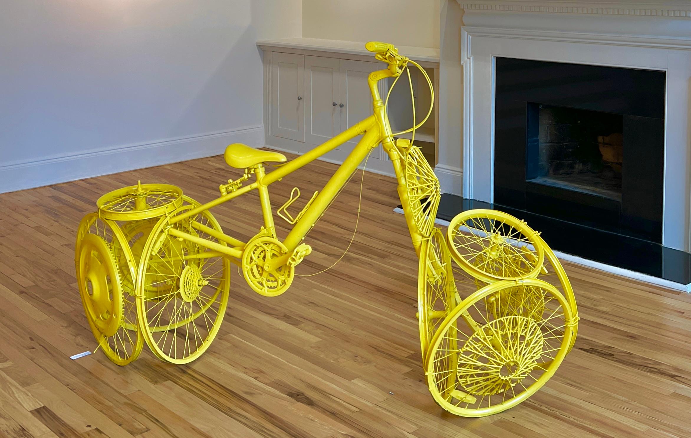 Bicicleta amarilla sin título: Escultura abstracta contemporánea Bicicleta - Sculpture Contemporáneo de Michael Manning