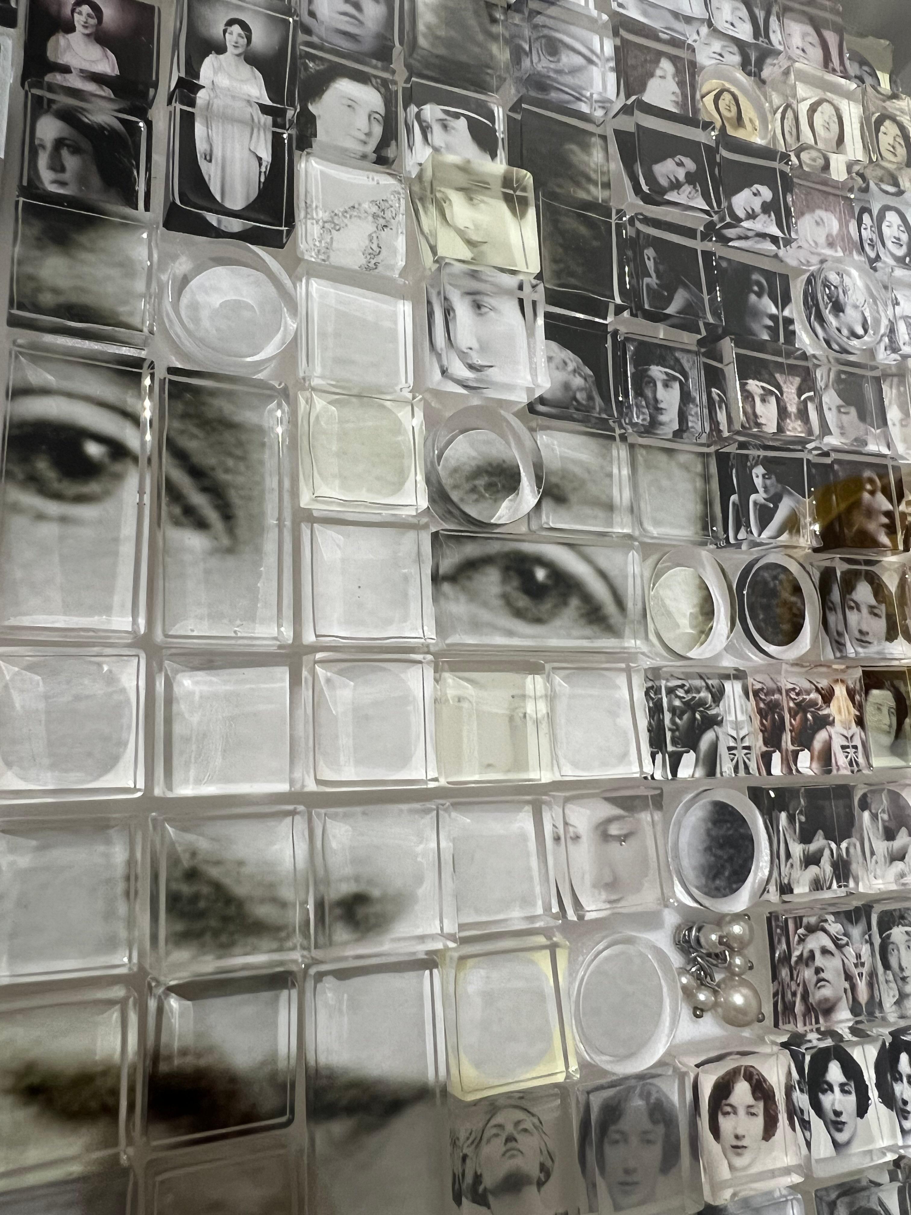 techniques mixtes - tirages giclées, tirages photographiques, papier peint, tissu, bijoux fantaisie, verre
Tous sécurisés. Les pièces ne bougent pas pendant le transport

2025

12x12x3.5