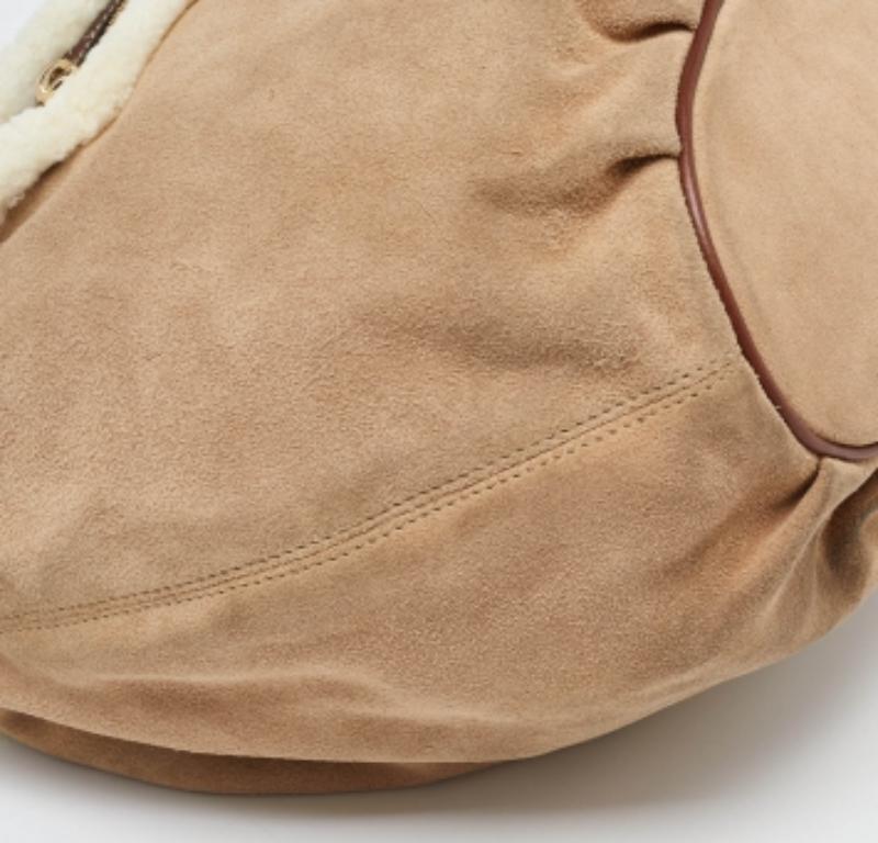 MICHAEL Michael Kors Bolso Bucket de Ante y Piel de Oveja Beige/Marrón en Bastante bueno estado para la venta en Dubai, Al Qouz 2